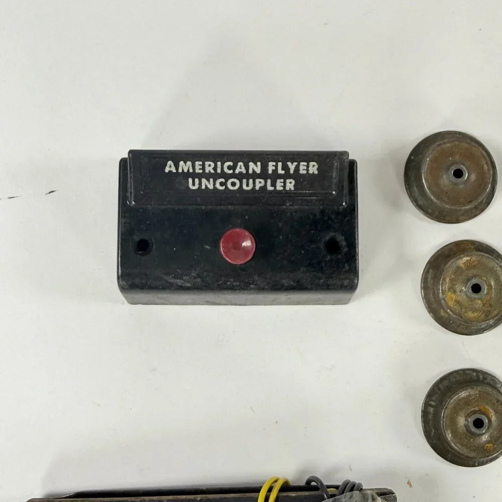 American Flyer & Lionel Model Train Connectors & 6 Uncoupler Wheels